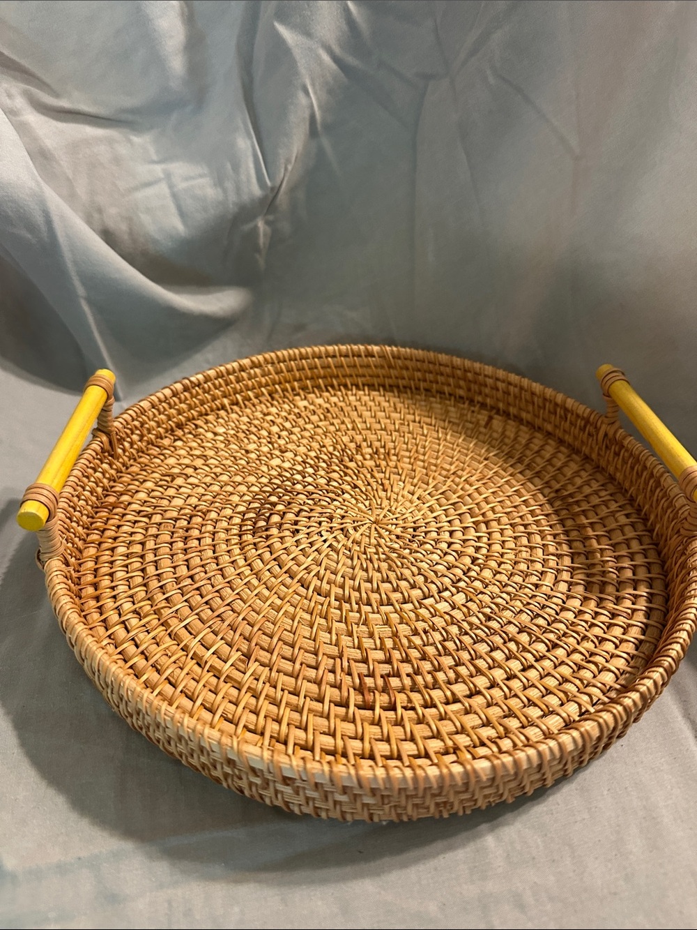 Low profile wicker basket
